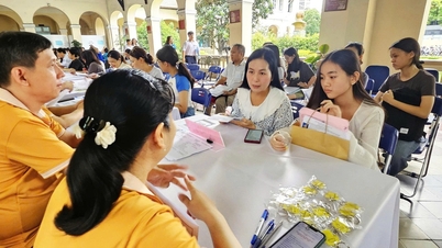 Sembari menunggu hasil ujian masuk kelas 10, halaman penggemar banyak sekolah menengah atas secara tak terduga menjadi tempat untuk... berbagi pikiran dan perasaan.