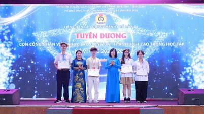 Würdigung vorbildlicher Familien von Arbeitern und Angestellten in Hanoi im Jahr 2026.