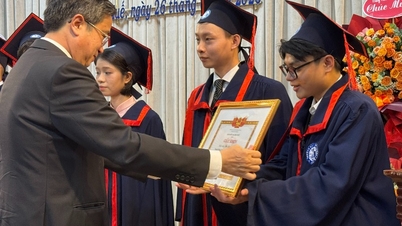 Majlis graduasi untuk lebih 1,100 doktor, ahli farmasi dan pemegang ijazah sarjana muda tetap baharu.