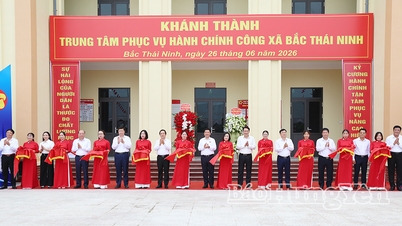 Wakil Ketua Majelis Nasional Nguyen Hong Dien mengunjungi dan bekerja di komune Bac Thai Ninh.