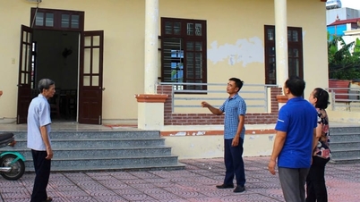 Nejnovější předpisy v Hai Phongu týkající se obsazení pozic tajemníka stranické pobočky a starosty obce po sloučení vesnic a obytných oblastí.