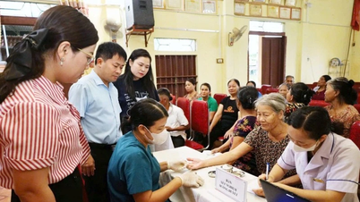 Ha Tinh-provinsen organiserer gratis periodiske helsekontroller for innbyggerne sine.