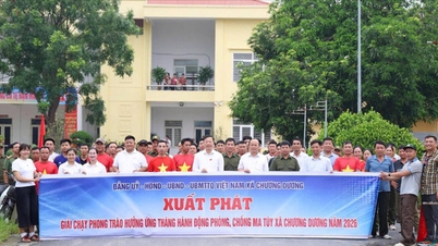 Komune Chuong Duong menyebarkan pesan pencegahan dan pengendalian narkoba melalui acara lari komunitas.