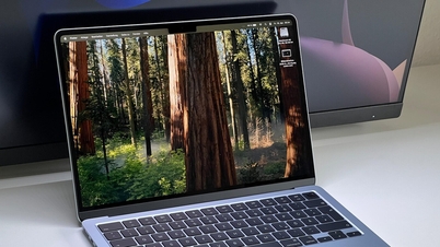 MacBook Air 13 M5: Superior performance with a 10-core GPU and a $450 discount.