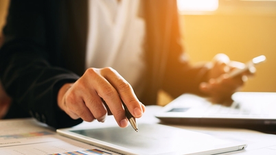 Quais empresas são obrigadas a pagar taxas sindicais ao mesmo tempo que as contribuições obrigatórias para a segurança social?