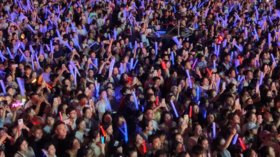 Des milliers de fans ont dansé avec Hoaprox lors du concert Youth.