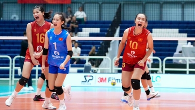 Vietnamesiska damvolleybolllaget möter Thailand i en U18-match i Sydostasiatiska mästerskapet.