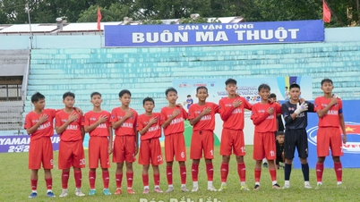 Narodowy Turniej Piłki Nożnej Dzieci i Młodzieży: drużyny U11 i U13 z Dak Lak walczą o finał krajowy.
