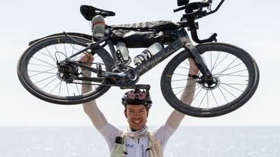 Un francese percorre in bicicletta 19.000 km fino al Vietnam.