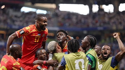 Den Demokratiske Republik Congo kommer bagud og slår Usbekistan 3-1: Yoane Wissa fører 'Leoparderne' videre til ottendedelsfinalen.