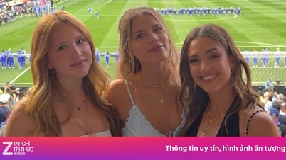 Jessica Alba ve iki kızının yer aldığı, internette viral olan fotoğraf.