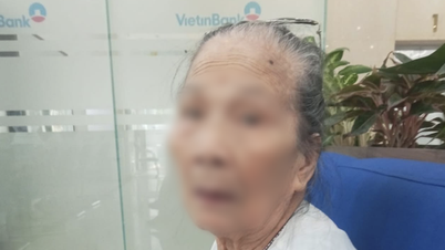 Eine weitere 97-jährige Frau in Hanoi musste mehrmals zum Bezirksamt gehen, bevor sie endlich ihre monatliche Rente erhielt.