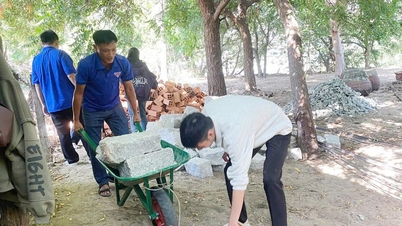 L'Union des jeunes du quartier de Dong Hai soutient la construction de logements solidaires pour les ménages à faibles revenus.
