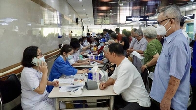 เขตโชลอนแจกของขวัญและให้บริการตรวจสุขภาพฟรีแก่ผู้อยู่อาศัย 500 คน