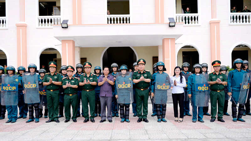 Das Verteidigungsministerium inspiziert die Ergebnisse militärischer und verteidigungspolitischer Aufgaben in der Provinz An Giang.