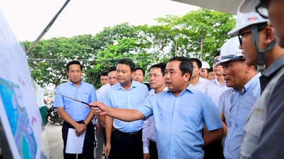 Le secrétaire du Parti à Hanoï, Tran Duc Thang, inspecte plusieurs projets de transport clés.