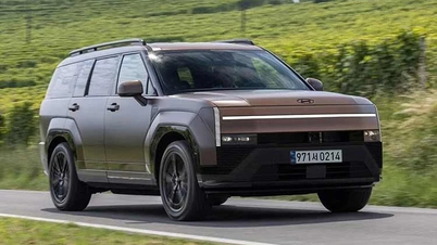 De vernieuwde Hyundai SantaFe EREV is onthuld - een elektrische SUV met een grotere actieradius.