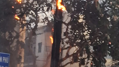 An Giang: Auf einer Brücke gerät ein Strommast in Brand, was während des Berufsverkehrs zu lokalen Verkehrsbehinderungen führt.