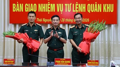 Generalul-maior Tran Xuan Manh preia funcția de comandant al Regiunii Militare 1.