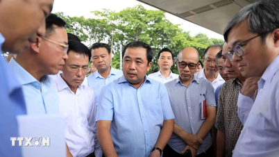 Setiausaha Parti Hanoi menetapkan beberapa tarikh akhir untuk projek pengangkutan utama.