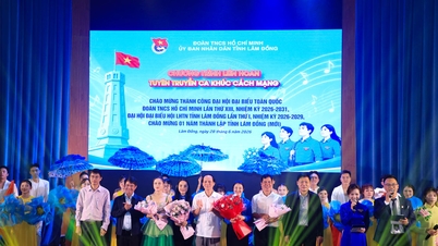 A província de Lam Dong realiza um festival de canções revolucionárias para celebrar o sucesso do Congresso da União da Juventude.