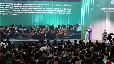 La vice-Première ministre Pham Thi Thanh Tra assiste à la cérémonie d'ouverture du Festival du film asiatique de Da Nang.