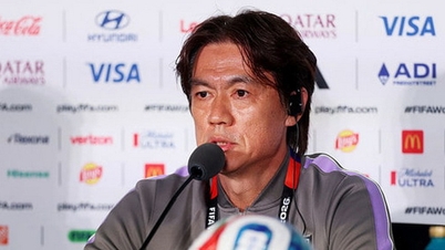 O técnico da seleção sul-coreana renunciou imediatamente após a derrota na Copa do Mundo.