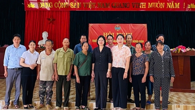 Der Provinzbauernverband zahlt 500 Millionen VND für das Büffelzuchtprojekt in der Gemeinde Thanh Cong aus - Cao Bang Online-Zeitung.