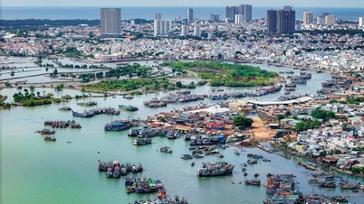 سنگ بنیاد کی تقریب سے پہلے Can Gio - Vung Tau سمندری پل کے لیے تعمیراتی سائٹ کے تناظر اور فلائی کیم فوٹیج کو دیکھنا۔