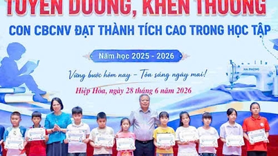 ในวันครอบครัวของชาวเวียดนาม มีการมอบของขวัญเกือบ 2,000 ชิ้นให้แก่เด็กๆ ของคนงาน