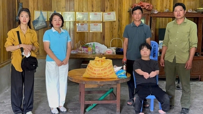 Bớt một nắm gạo mỗi ngày, phụ nữ vùng cao sẻ chia yêu thương