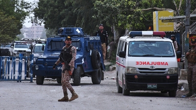 Pakistan melancarkan serangan udara di Afghanistan.