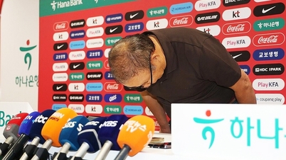 פארק האנג-סאו הרכין את ראשו בהתנצלות לאחר כישלונה של דרום קוריאה בגביע העולם.