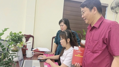 ผู้คนกำลังร่ำรวยจากการใช้โทรศัพท์เป็น 'เครื่องมือทางการเกษตร' ผ่านแพลตฟอร์มดิจิทัล