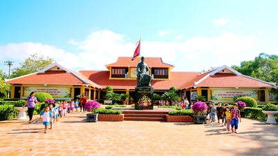 Nguyen Du minnested