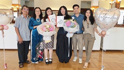 ពិធីប្រគល់សញ្ញាបត្រវិទ្យាល័យនៅប្រទេសអាល្លឺម៉ង់ពន្យល់ពីមូលហេតុដែលប្រទេសនេះមិនត្រូវការការប្រឡងចូលសាកលវិទ្យាល័យ។