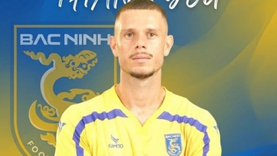 Etter å ha forlatt Bac Ninh FC, flyttet den 1,96 meter høye brasilianske spissen til Thailand for å spille.