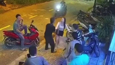 निन्ह बिन्ह में कराओके बार के सामने एक लड़की की बार-बार पिटाई की गई।