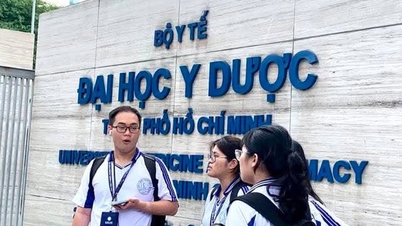Twintig studenten werden rechtstreeks toegelaten tot de Universiteit voor Geneeskunde en Farmacie in Ho Chi Minh-stad, waarbij de farmacieopleiding het grootste deel uitmaakte.