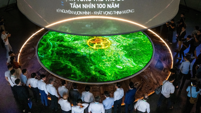 Impressions from the opening of the exhibition on the Master Plan for Hanoi Capital City with a 100-year vision.