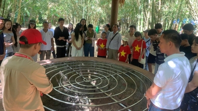 Des élèves et des enseignants de quatre provinces du sud du Laos ont échangé et découvert l'histoire et la culture de Quang Tri.