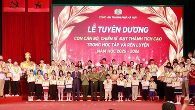 Công an Hà Nội tuyên dương con cán bộ, chiến sĩ đạt thành tích cao trong học tập