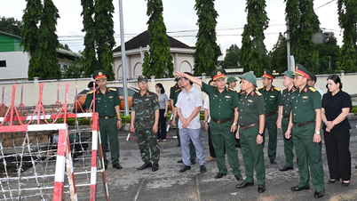 General Le Quang Minh inspekterar och uppmuntrar styrkorna som söker efter och samlar in kvarlevorna av fallna soldater.