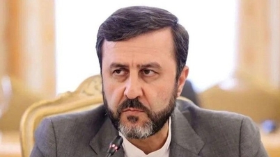 Iran ontkent gesprekken met de VS in Qatar en overlegt met Oman over Hormuz.