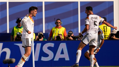 Jerman vs Paraguay 1-1 (Babak pertama): Orlando Gill menyelamatkan gawang Paraguay.