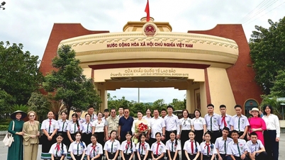 Nguyen Du Lao-Vietnam İki Dilli Okulu öğrencileri Vietnam kültürünü ve tarihini deneyimlemek için bir gezi düzenliyor.