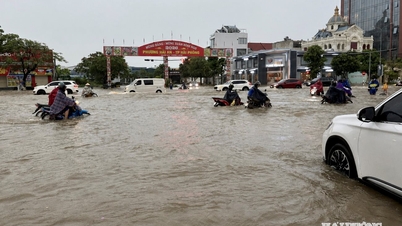 Şiddetli yağmur nedeniyle Hai Phong'daki birçok sokakta yerel su baskınları yaşandı.