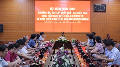 Ha Long Üniversitesi, Politbüro'nun 10-NQ/TW sayılı Kararının İncelenmesi, Anlaşılması ve Uygulanması konulu Ulusal Konferans için çevrimiçi bir konferansa ev sahipliği yaptı.