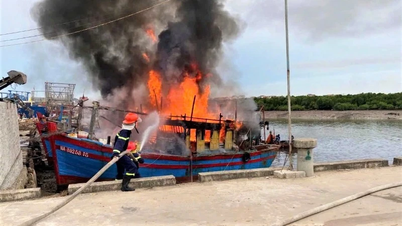 Nghe An: Tre fiskerbåde brød i brand, mens de lå for anker ved kajen.
