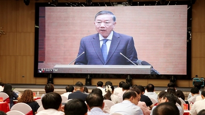 Nghe An berpartisipasi dalam Konferensi Nasional untuk memahami, mempelajari, dan menerapkan secara menyeluruh Resolusi Politbiro tentang pengembangan ekonomi dengan investasi asing.